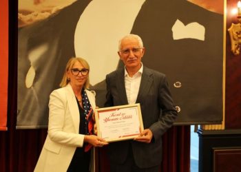 Dijitalleşme Ödülü Mehmet Önder’e verildi