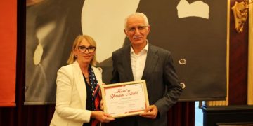 Dijitalleşme Ödülü Mehmet Önder’e verildi