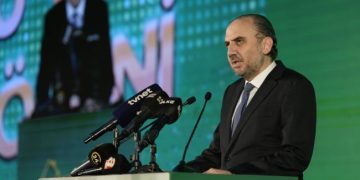 Eminevimliler tapu teslim töreninde buluştu