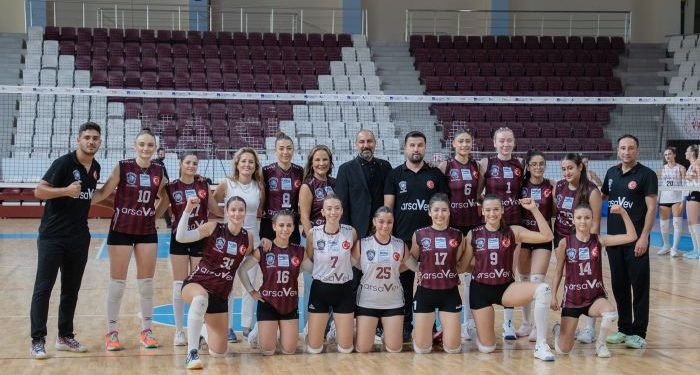 arsaVev, Cumhuriyet Bayramı’nda Hatay Voleybol Takımı’nı Ziyaret Etti