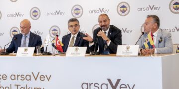 Fenerbahçe’de Kadın Futbol Takımı, arsaVev’e Emanet
