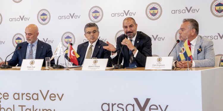 Fenerbahçe’de Kadın Futbol Takımı, arsaVev’e Emanet