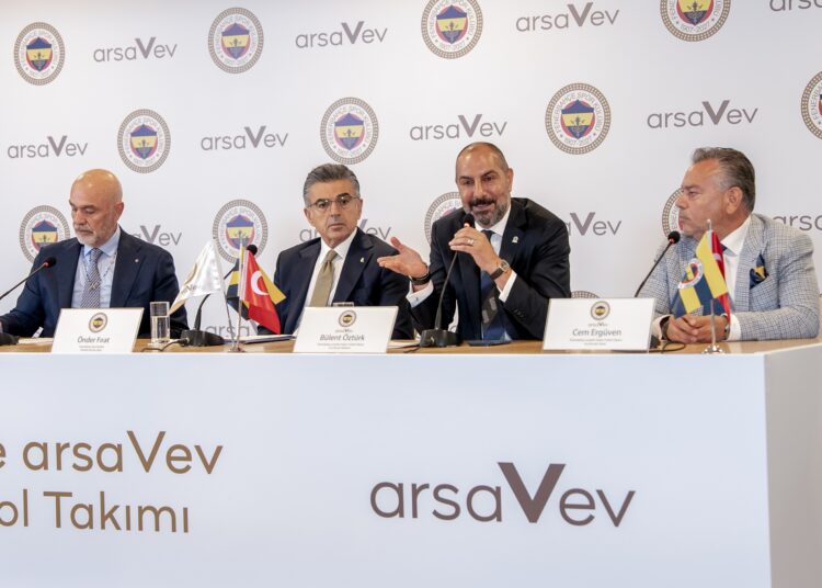Fenerbahçe’de Kadın Futbol Takımı, arsaVev’e Emanet