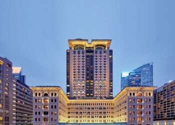 THE Penınsula Hotels Rooftop Deneyimleri: Şehir Silüetlerinin Üzerinde Zarif Bir  Yaz Ritüreli